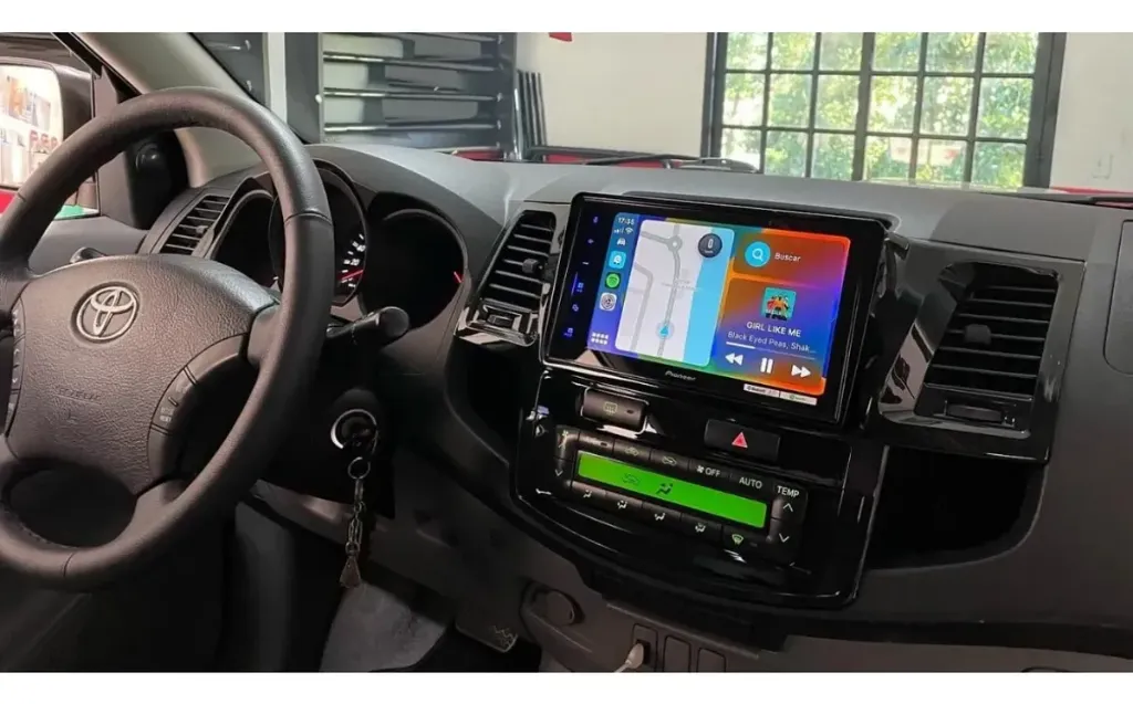D_NQ_NP_2X_866276-MLB109939059802_042026-F-central-multimidia--hilux-2006-2016-touch-comando-de-volante.webp